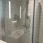Stylish 2br With Patio And Smart Tv - 10 Min To Bryggen Μπέργκεν