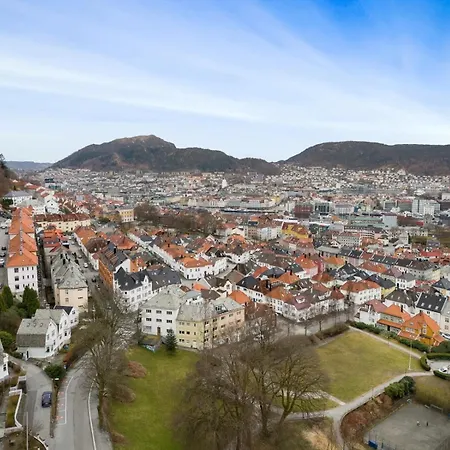 Stylish 2br With Patio And Smart Tv - 10 Min To Bryggen Μπέργκεν