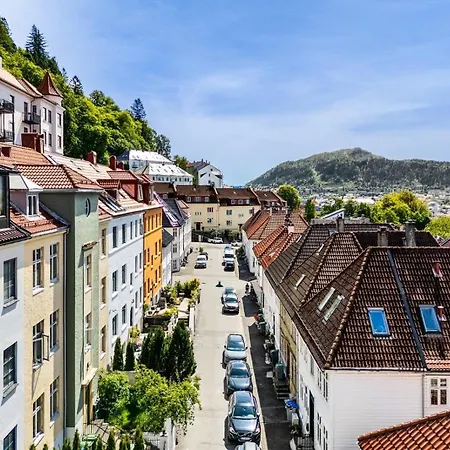 Stylish 2br With Patio And Smart Tv - 10 Min To Bryggen 아파트