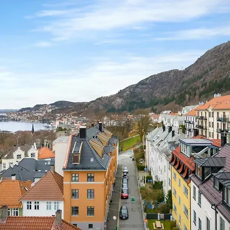 Stylish 2br With Patio And Smart Tv - 10 Min To Bryggen 아파트