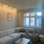 Stylish 2br With Patio And Smart Tv - 10 Min To Bryggen Apartamento