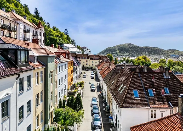 Stylish 2br With Patio And Smart Tv - 10 Min To Bryggen Apartmán
